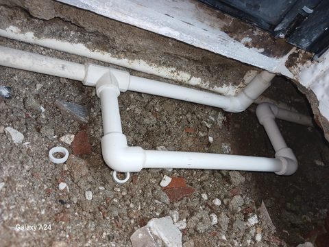 Duş kabin altındaki soğuk su kaçağının tamiri